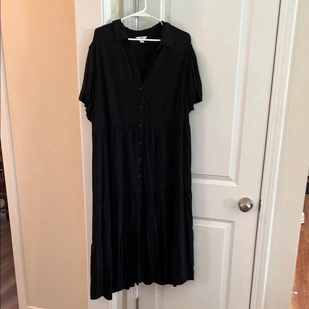 Crown & Ivy Black Collared Midi Dress